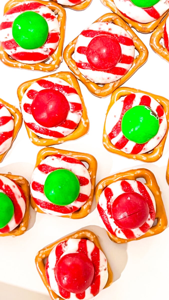  IMG_3296_jpg-2 Christmas Pretzel Kiss Bites  