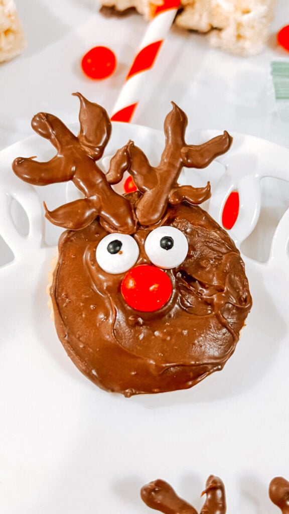  IMG_3993_jpg-576x1024 Ritz Cracker Reindeer Treats  