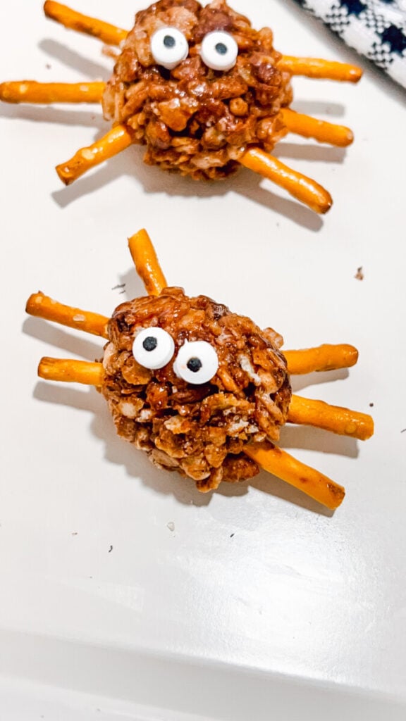  IMG_6829_jpg-576x1024 Spooky Spider Cocoa Krispy Treats  