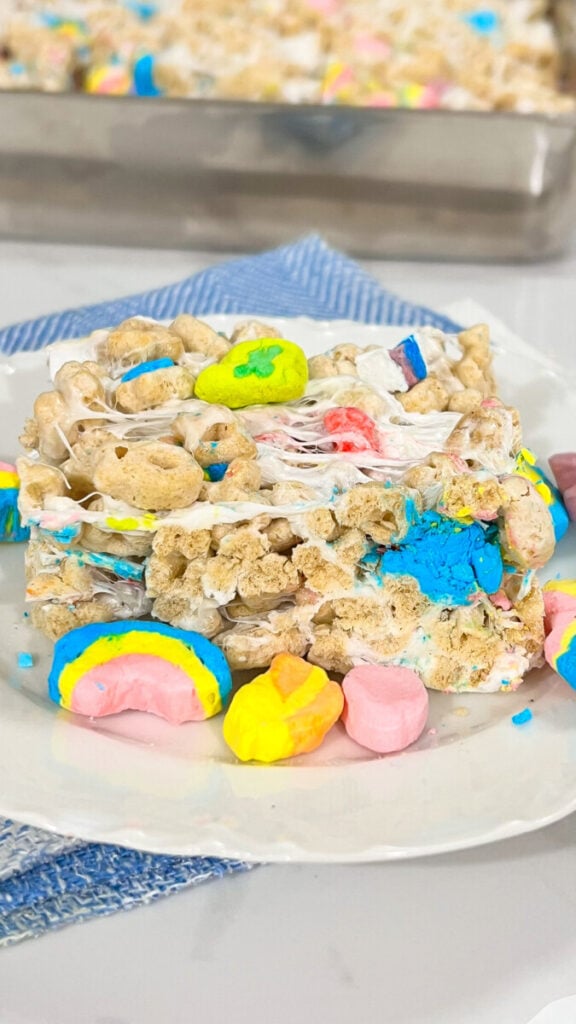  IMG_1954_jpg-576x1024 Lucky Charms Krispy Treats  