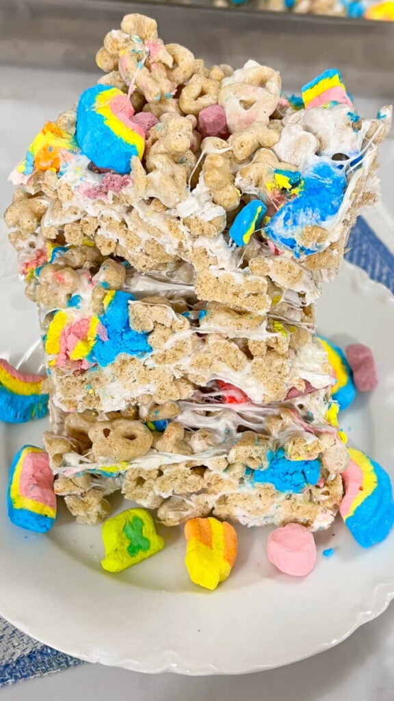  IMG_1966_jpg-576x1024 Lucky Charms Krispy Treats  