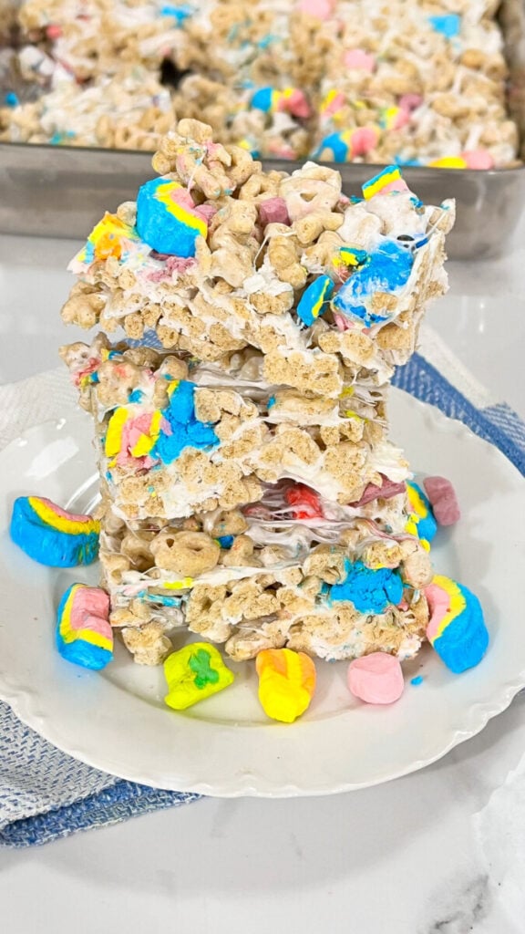  IMG_1968_jpg-576x1024 Lucky Charms Krispy Treats  