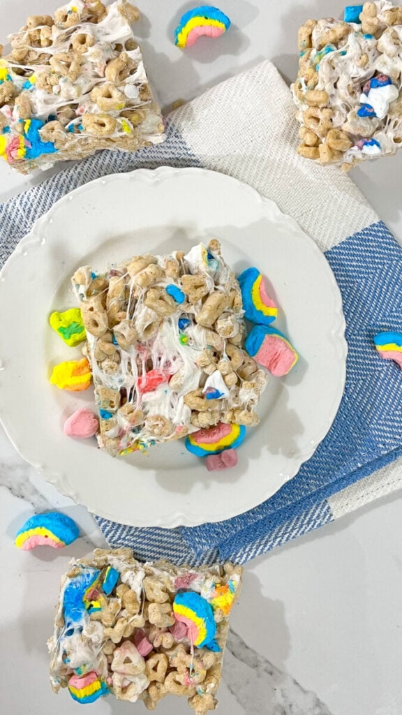  IMG_1977_jpg-576x1024 Lucky Charms Krispy Treats  