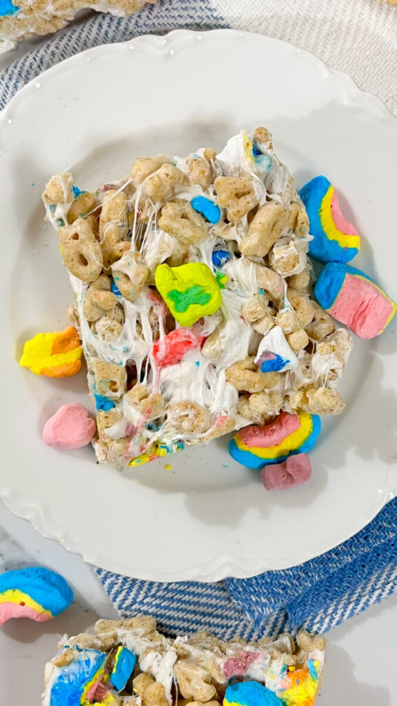  IMG_1985_jpg-1-576x1024 Lucky Charms Krispy Treats  