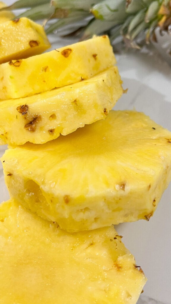  IMG_9140_jpg-576x1024 How to Cut a Pineapple  