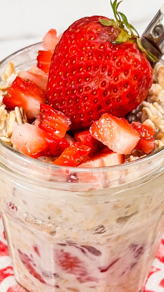  IMG_9524_jpg-576x1024 Strawberry Overnight Oats  