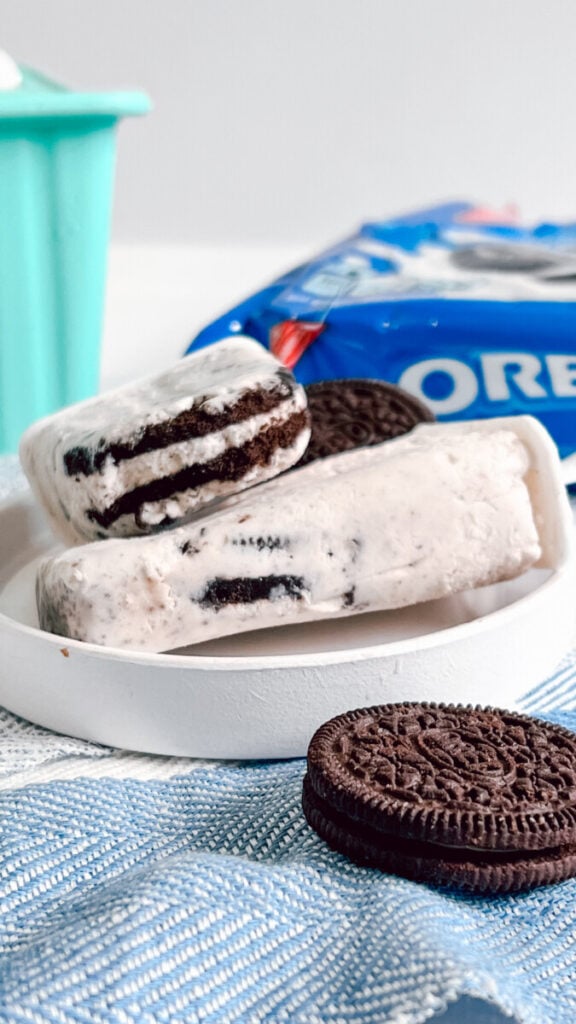  IMG_4345-1-576x1024 Cookies and Cream Popsicles  