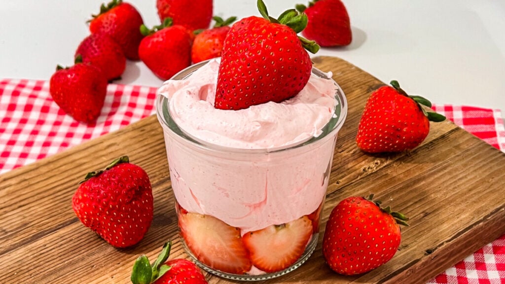  IMG_4571-1024x576 Easy Fluffy Strawberry Mousse  