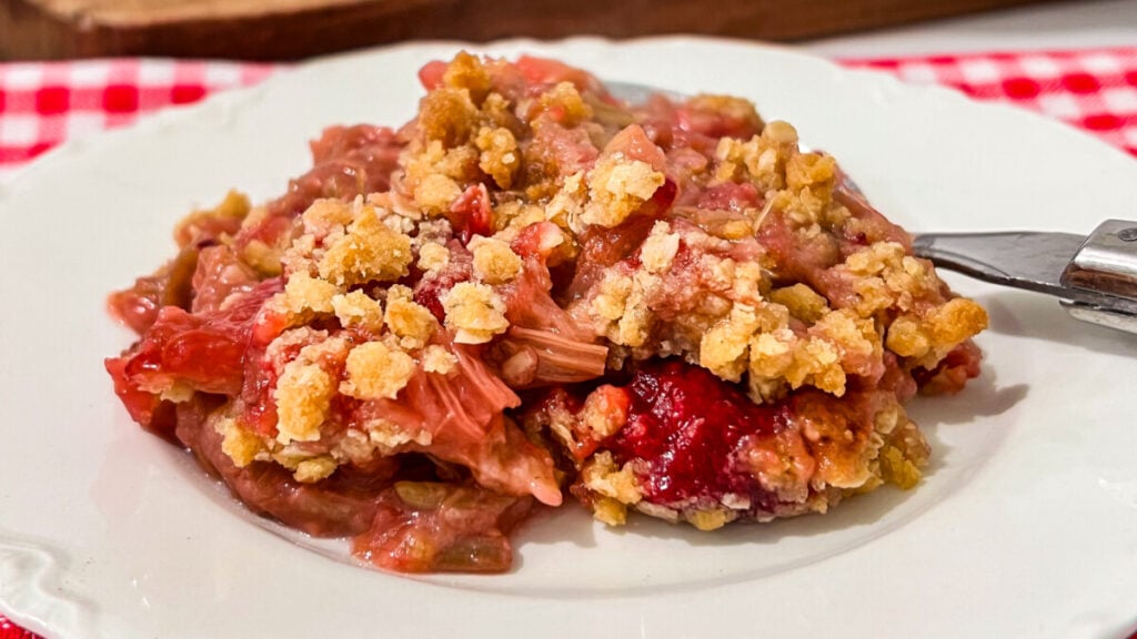 IMG_5112-1024x576 Easy Rhubarb Crisp