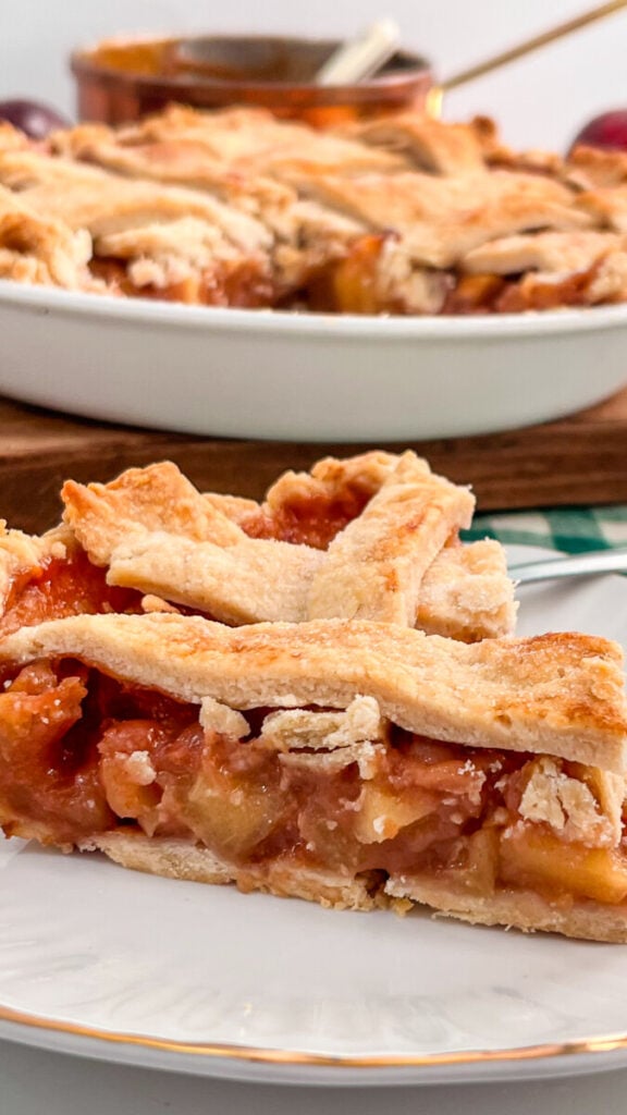 IMG_7331-1-576x1024 Homemade Caramel Apple Pie