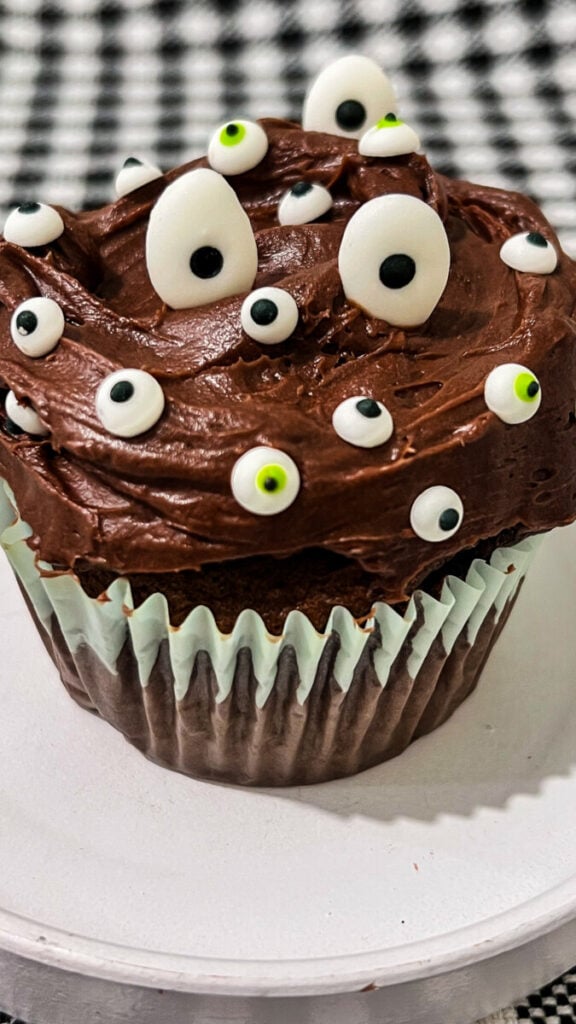 IMG_3060-1-576x1024 Halloween Monster Eyes Cupcakes