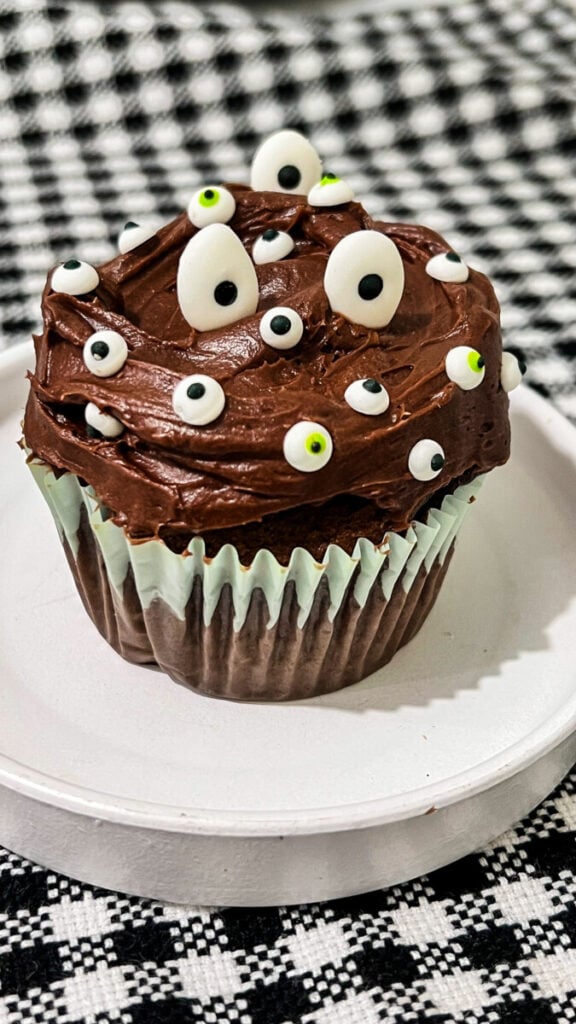 IMG_3065-576x1024 Halloween Monster Eyes Cupcakes