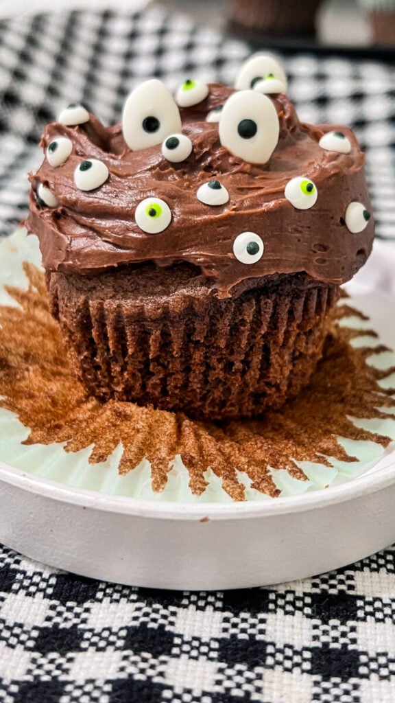 IMG_3069-576x1024 Halloween Monster Eyes Cupcakes