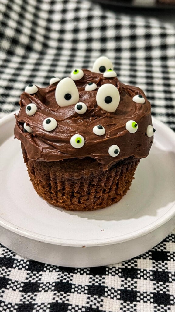 IMG_3071-576x1024 Halloween Monster Eyes Cupcakes