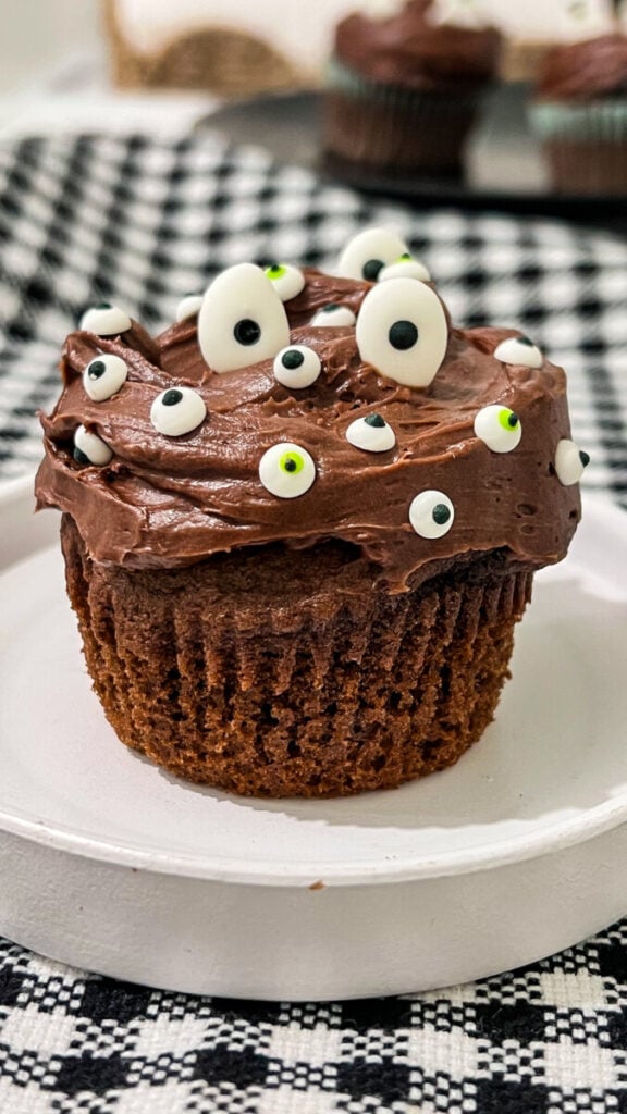 IMG_3074-576x1024 Halloween Monster Eyes Cupcakes