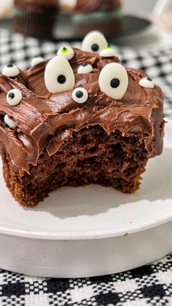 IMG_3077-576x1024 Halloween Monster Eyes Cupcakes