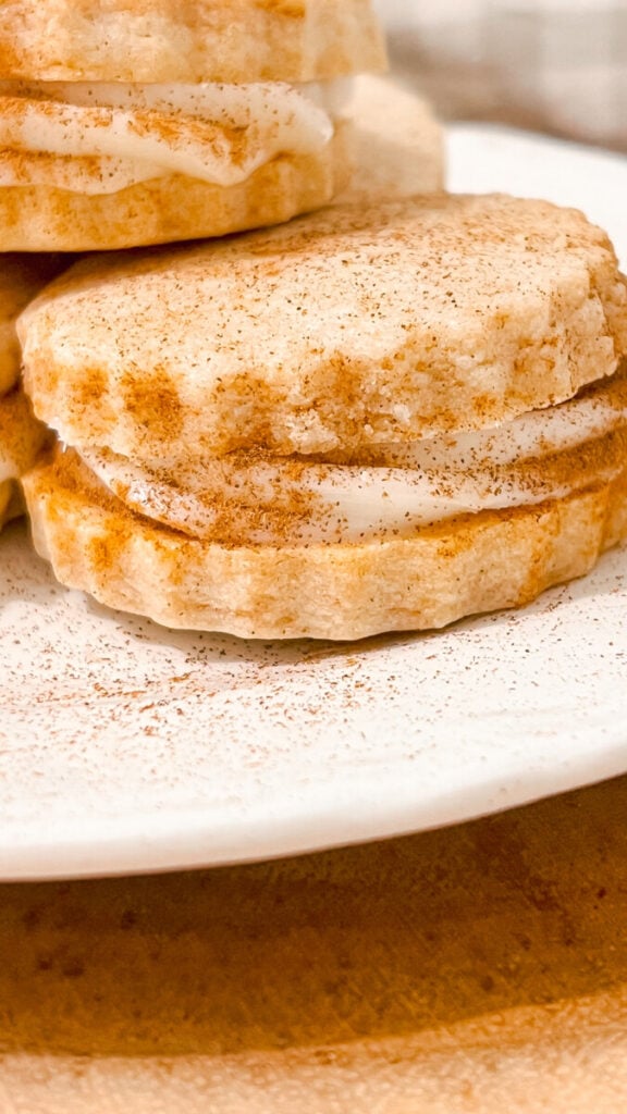 IMG_0332-576x1024 Cinnamon Roll Sandwich Cookies