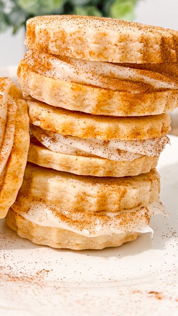 IMG_0348-576x1024 Cinnamon Roll Sandwich Cookies