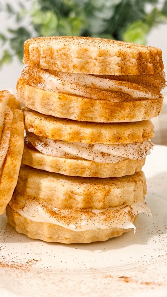 IMG_0353-576x1024 Cinnamon Roll Sandwich Cookies