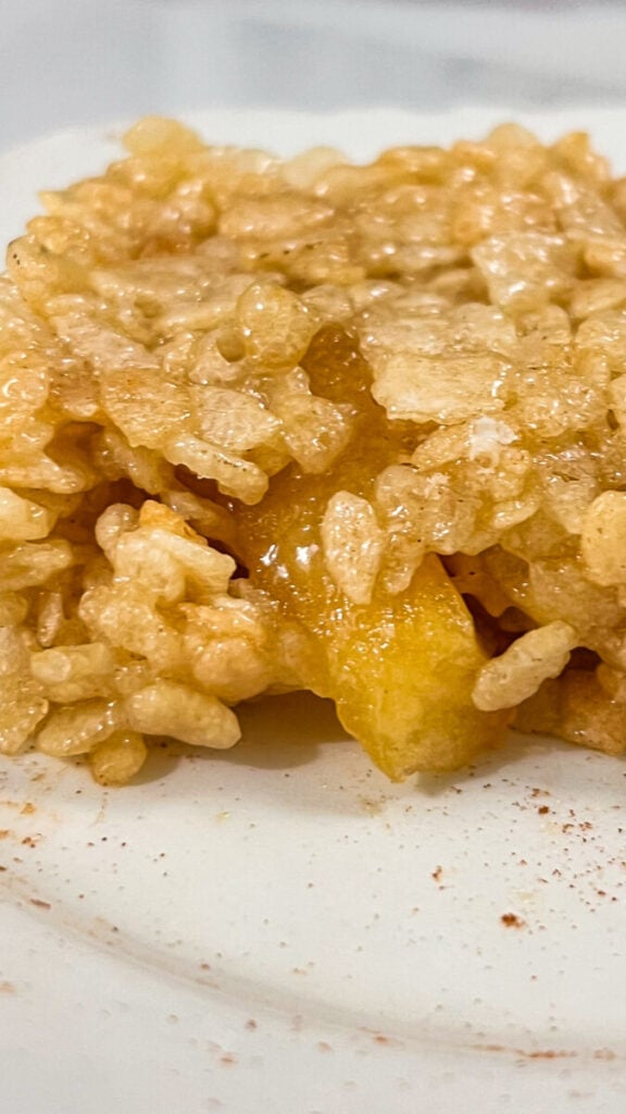 IMG_0595-576x1024 Apple Pie Rice Krispie Treats