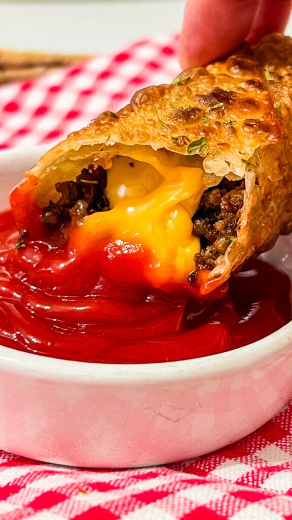 IMG_1686-576x1024 Easy Cheeseburger Egg Rolls