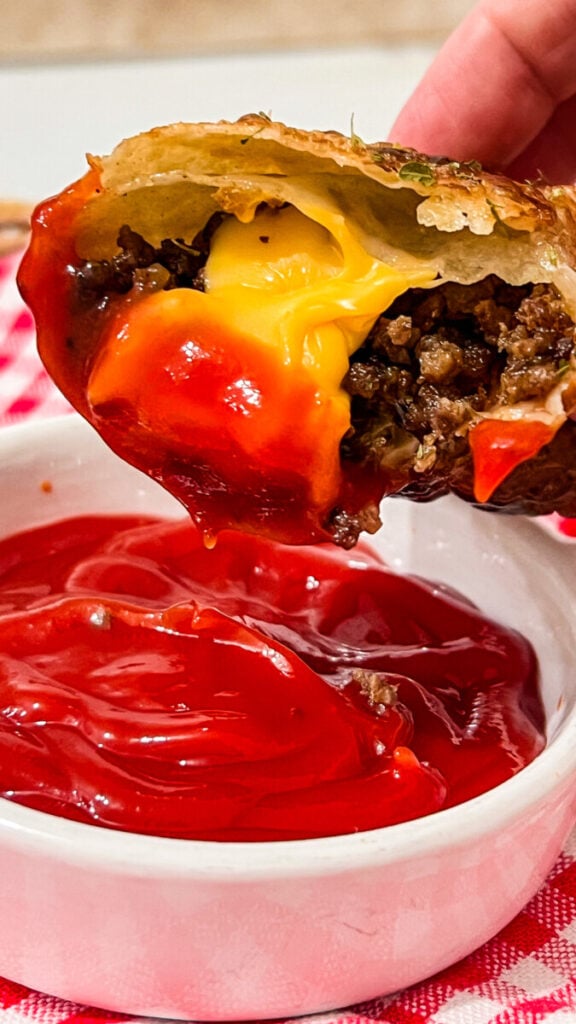 IMG_1691-576x1024 Easy Cheeseburger Egg Rolls