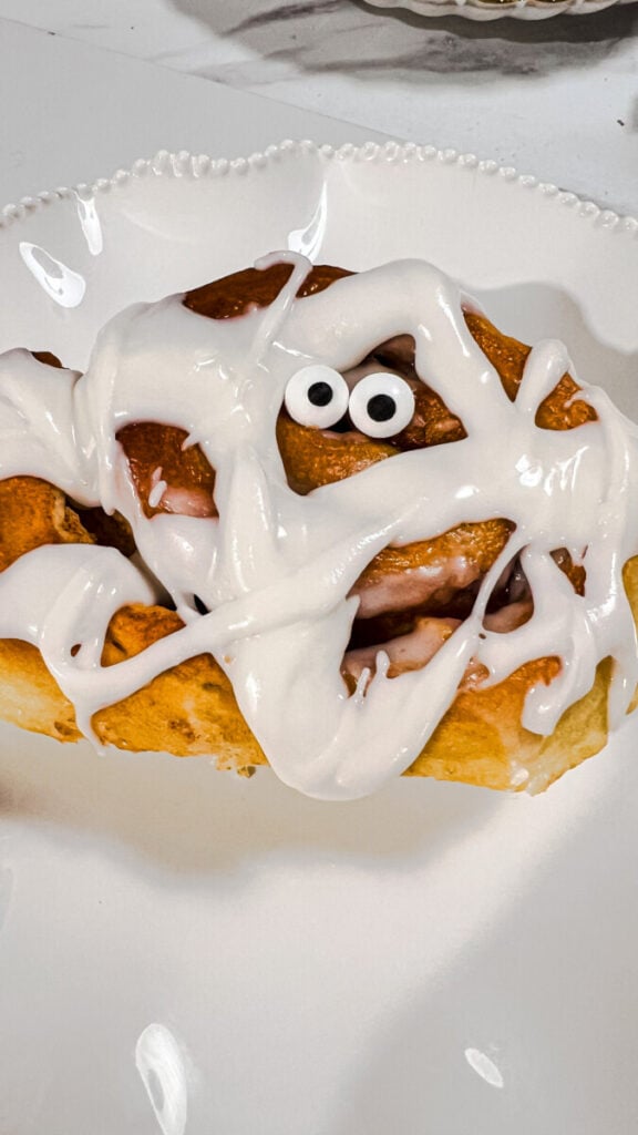  IMG_6287-576x1024 Mummy Cinnamon Rolls  
