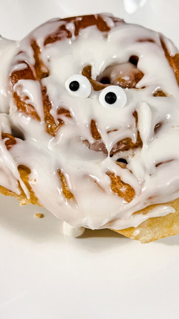  IMG_6301-576x1024 Mummy Cinnamon Rolls  