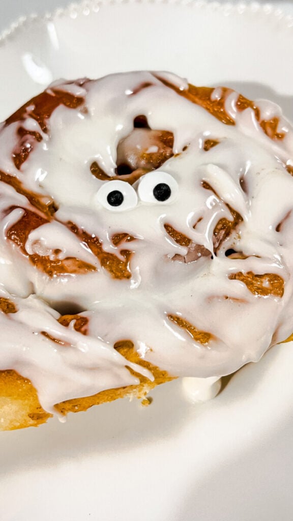  IMG_6305-576x1024 Mummy Cinnamon Rolls  