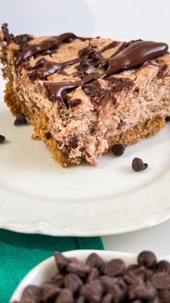 IMG_7408-576x1024 Easy Crockpot Chocolate Chip Cheesecake