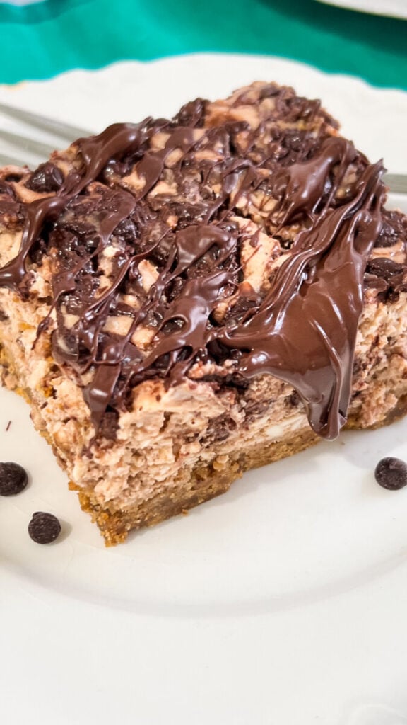 IMG_7410-576x1024 Easy Crockpot Chocolate Chip Cheesecake