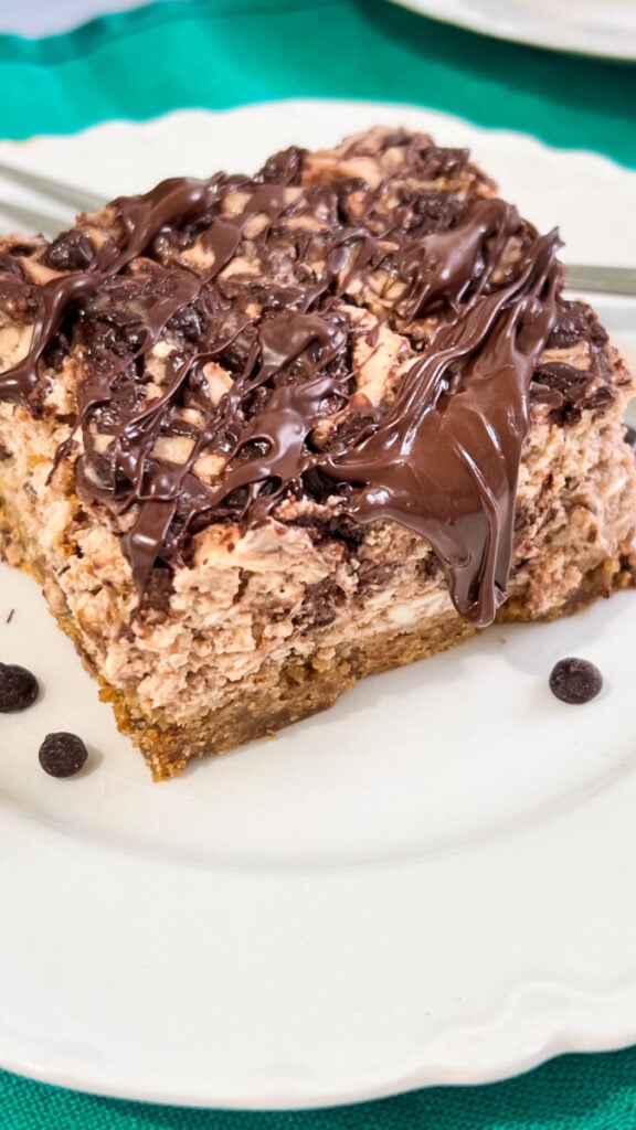 IMG_7415-576x1024 Easy Crockpot Chocolate Chip Cheesecake