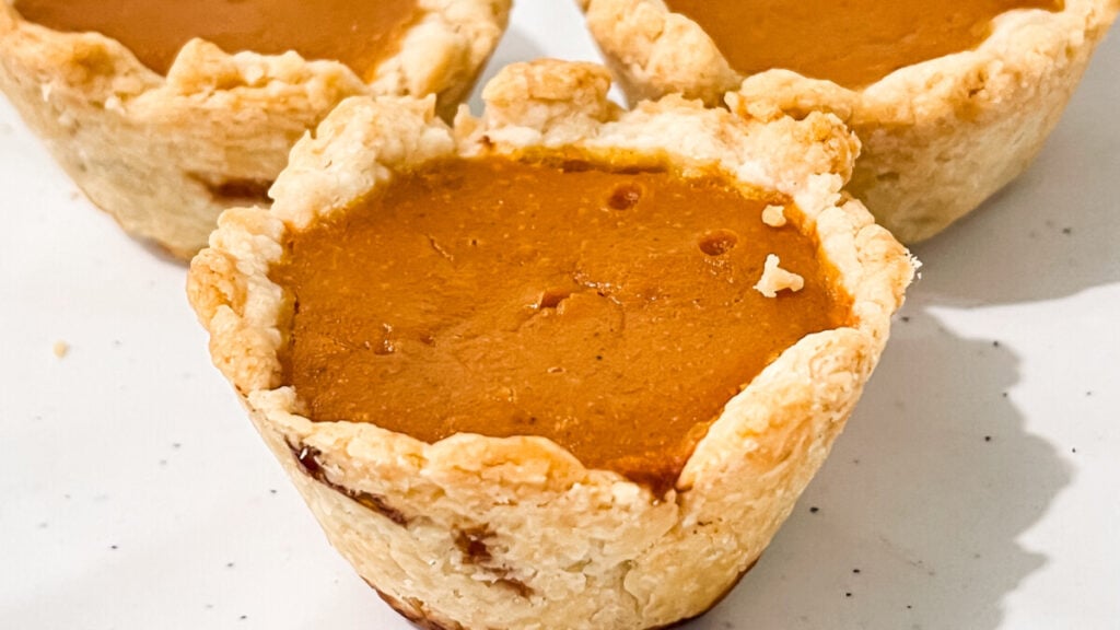IMG_1126-1024x576 Mini Pumpkin Pie Cupcakes