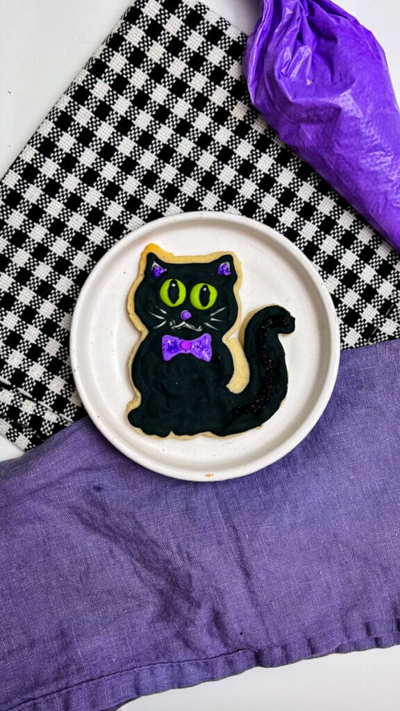  IMG_9392-576x1024 Black Cat Decorated Halloween Cookies  