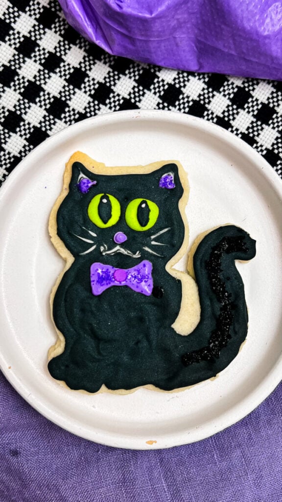  IMG_9403-576x1024 Black Cat Decorated Halloween Cookies  