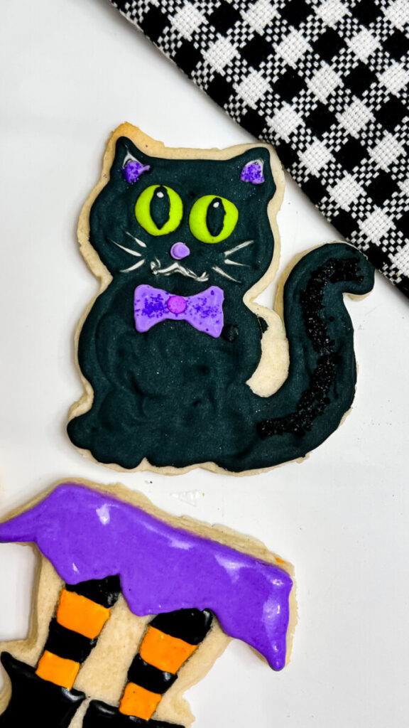 IMG_9451-576x1024 Black Cat Decorated Halloween Cookies