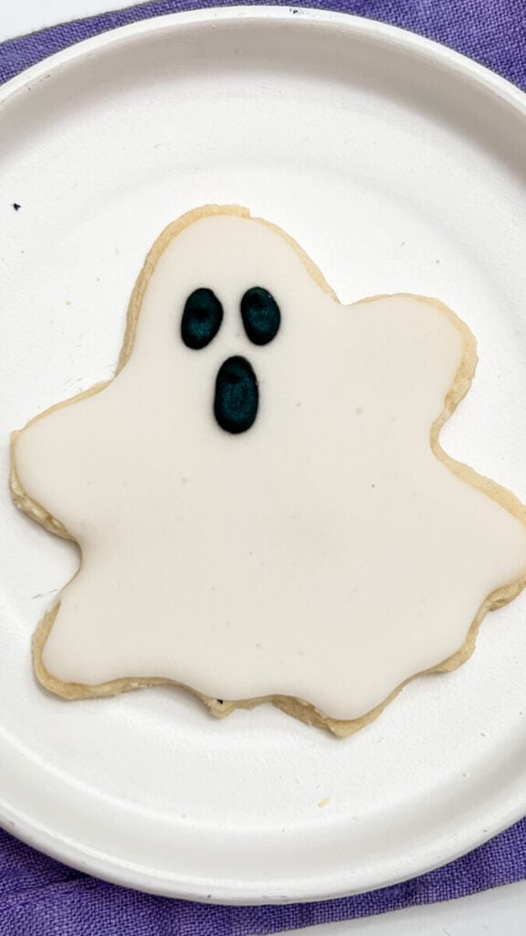 IMG_9457-576x1024 Easy Cutout Ghost Cookies